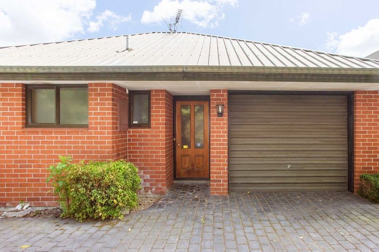 Photo of property in 2/48 Division Street, Riccarton, Christchurch, 8041