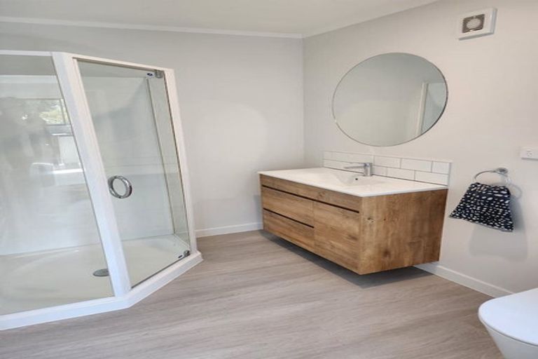 Photo of property in 25 Caspian Close, New Lynn, Auckland, 0600