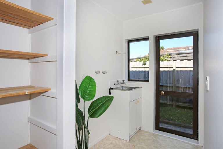 Photo of property in 52 Bob Charles Drive, Golflands, Auckland, 2013