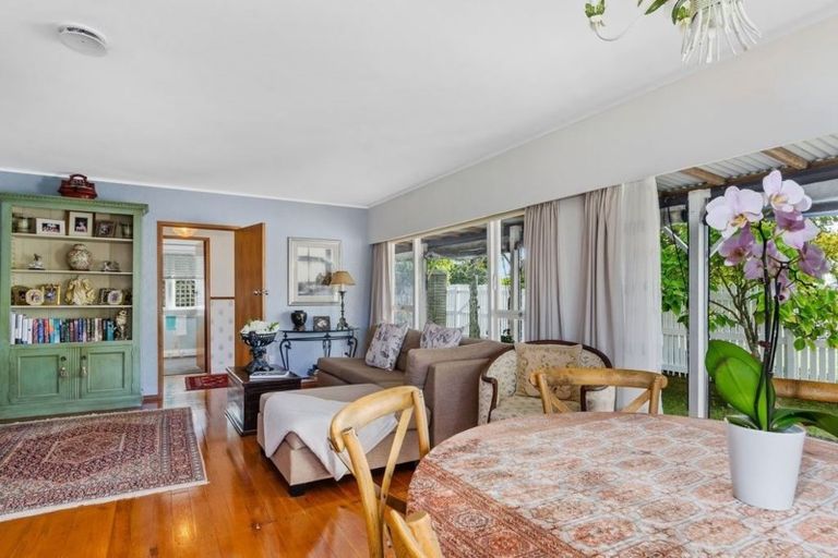 Photo of property in 1/10 Knights Road, Rothesay Bay, Auckland, 0630