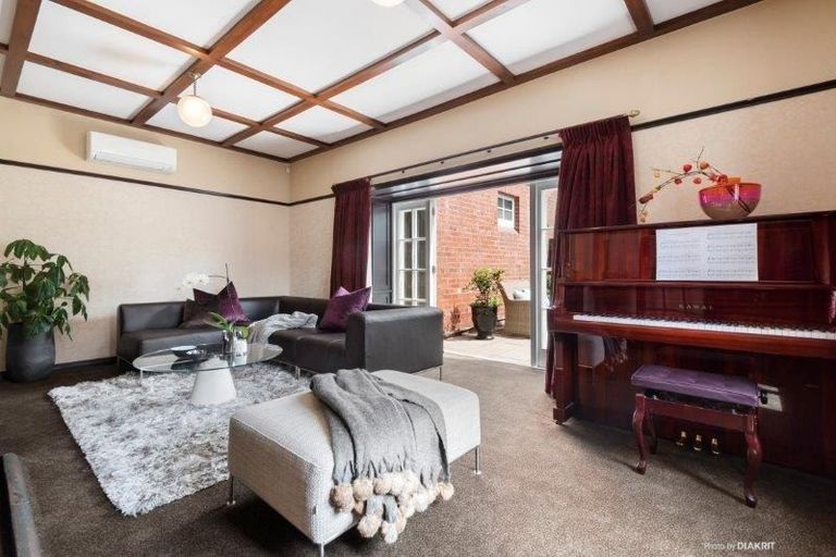 Photo of property in 323 The Terrace, Te Aro, Wellington, 6011