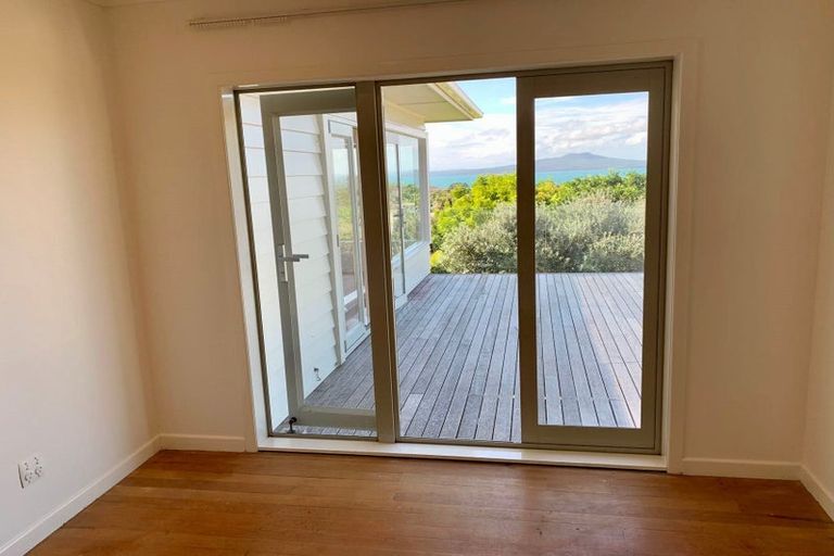 Photo of property in 9 Ballial Place, West Harbour, Auckland, 0618