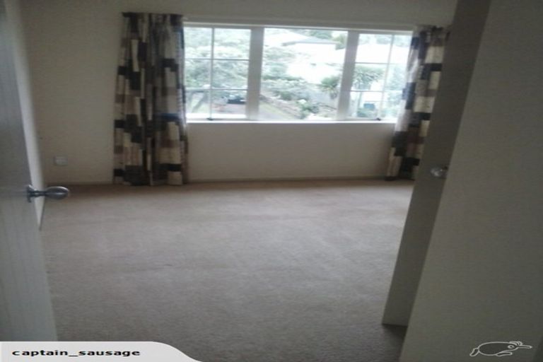 Photo of property in 50b Seaton Road, Murrays Bay, Auckland, 0630