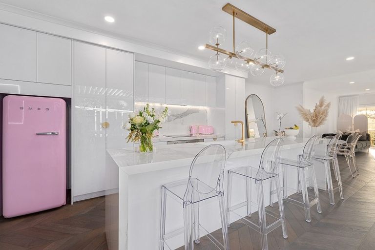 Photo of property in 1 Almond Grove, Greenhithe, Auckland, 0632