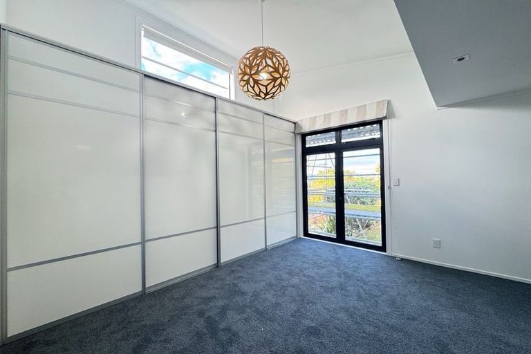 Photo of property in 15 Cavalry Close, Crofton Downs, Wellington, 6035