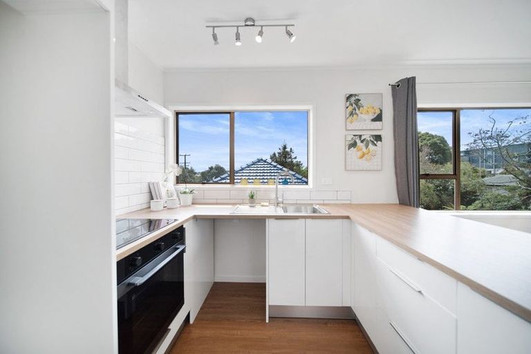 Photo of property in 1/10 Sunnyside Road, Sunnyvale, Auckland, 0612