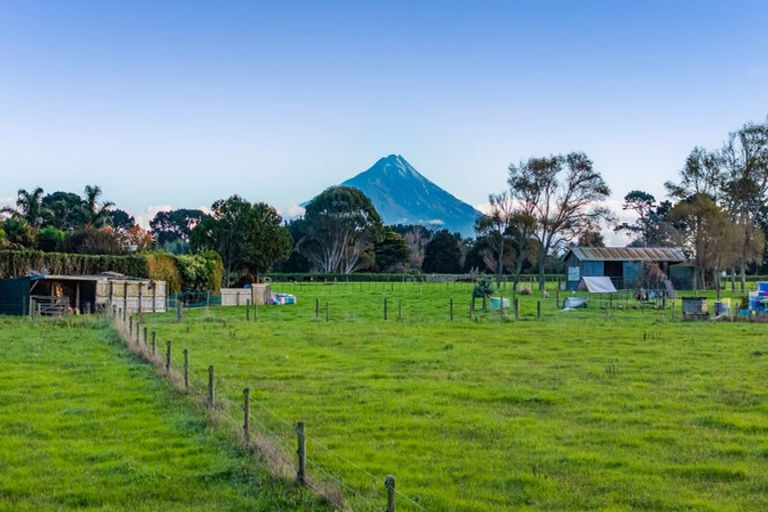 Photo of property in 84 Mawhitiwhiti Road, Normanby, Hawera, 4675
