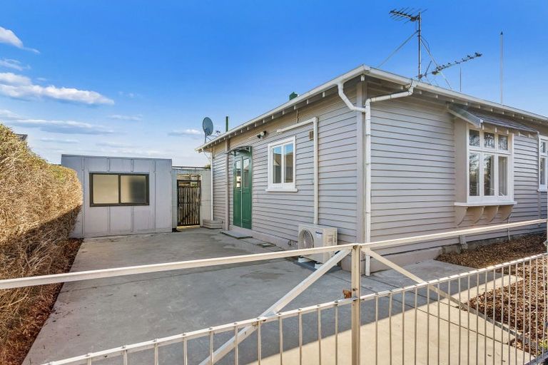 Photo of property in 2/24 North Avon Road, Richmond, Christchurch, 8013