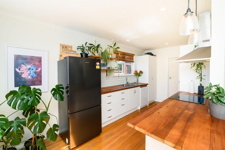 Photo of property in 140 Rangiora Avenue, Roslyn, Palmerston North, 4414