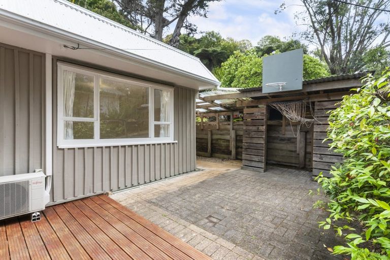 Photo of property in 126 Candia Road, Henderson Valley, Auckland, 0614