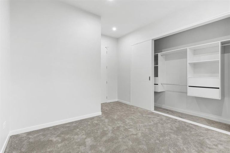 Photo of property in 27 Kuaha Road, Massey, Auckland, 0614