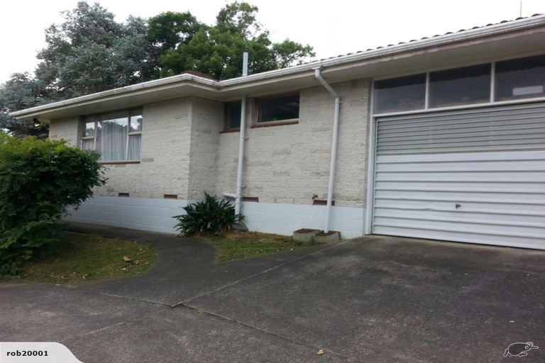 Photo of property in 2/28 Oakland Avenue, Papatoetoe, Auckland, 2025