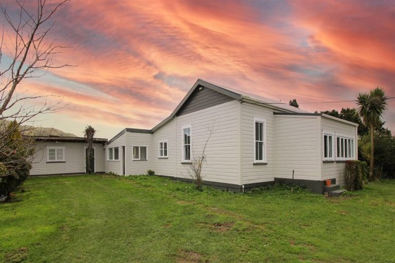 Photo of property in 587 South Rd2, Eketahuna, 4994