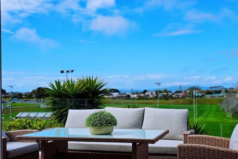 Photo of property in 65 Zara Court, Windsor Park, Auckland, 0632