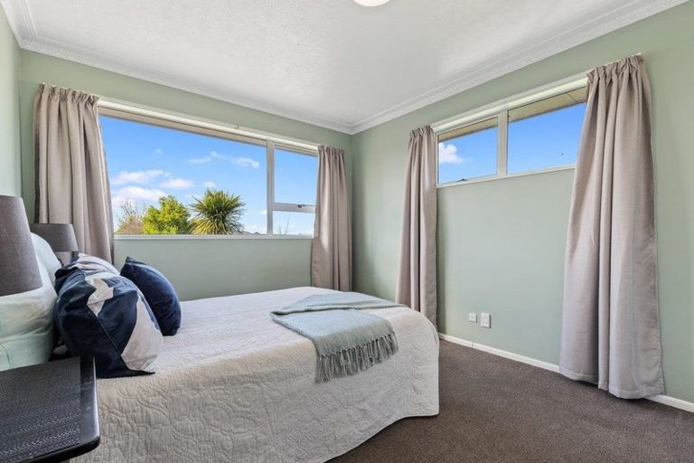 Photo of property in 15 Tralee Place, Bishopdale, Christchurch, 8053