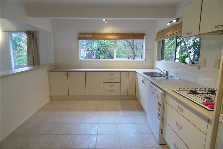 Photo of property in 55 Chatswood Grove, Chatswood, Auckland, 0626