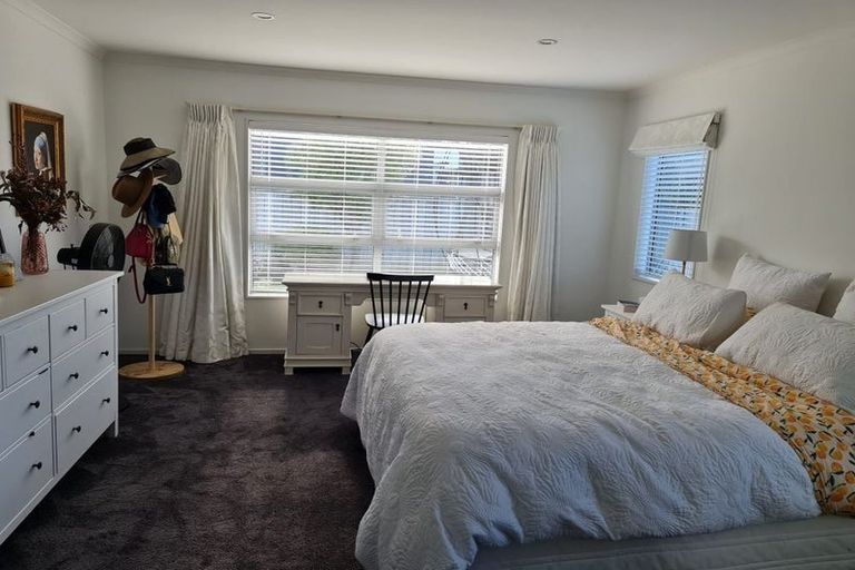 Photo of property in 90a Endeavour Drive, Whitby, Porirua, 5024