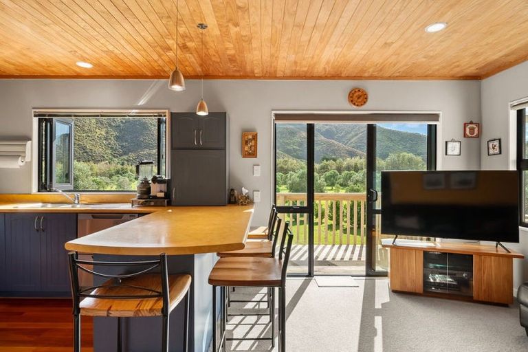 Photo of property in 1276 Coast Road, Wainuiomata Coast, Lower Hutt, 5373