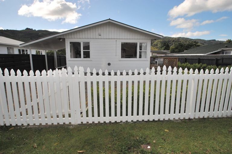 Photo of property in 5 Ruru Crescent, Heretaunga, Upper Hutt, 5018