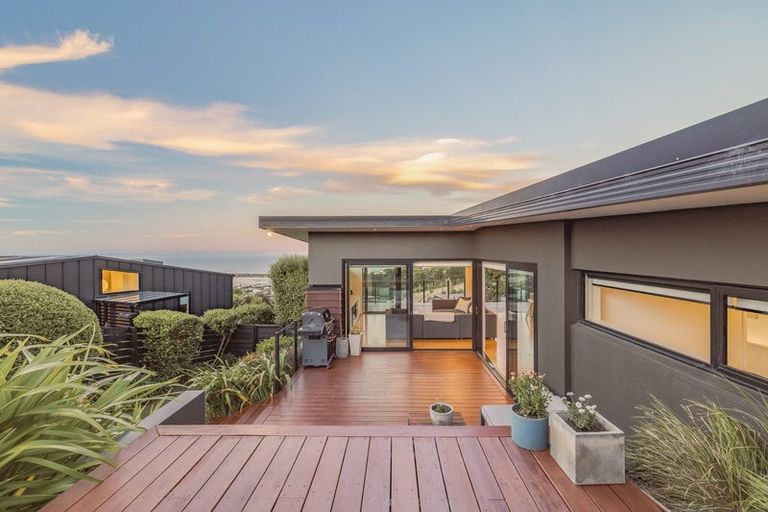 Photo of property in 3 The Terrace, Mount Pleasant, Christchurch, 8081