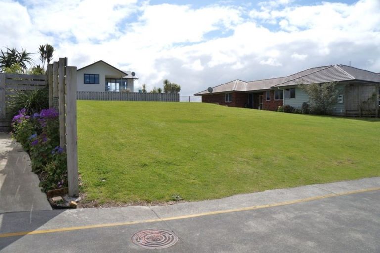 Photo of property in 16 Dune Lake Place, Ruakaka, 0116