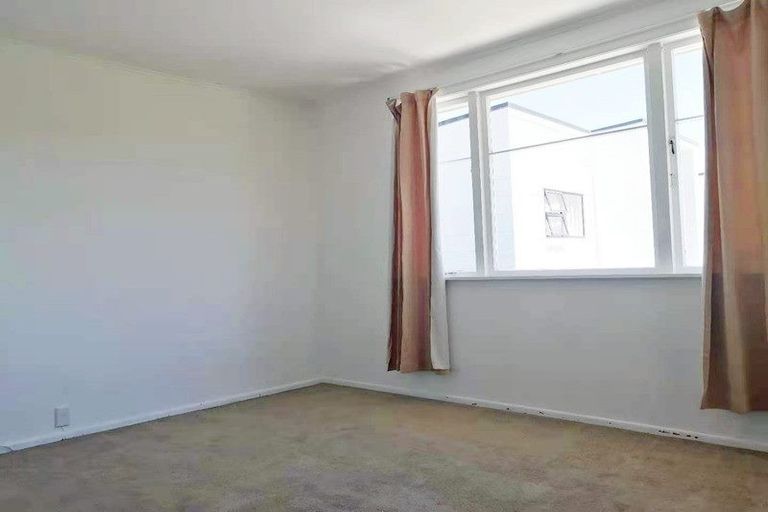 Photo of property in 18 Islington Avenue, New Lynn, Auckland, 0600