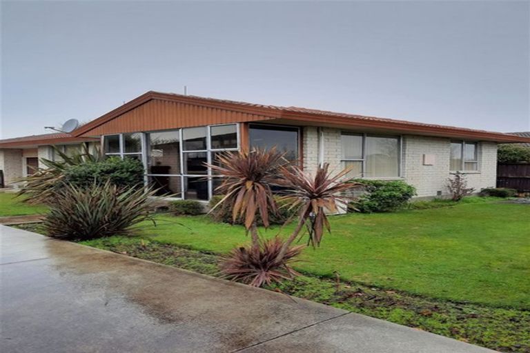 Photo of property in 1/82 Royal Park Drive, Parklands, Christchurch, 8083