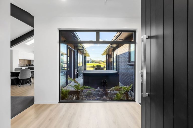 Photo of property in 2 Vickers Way, Acacia Bay, Taupo, 3385