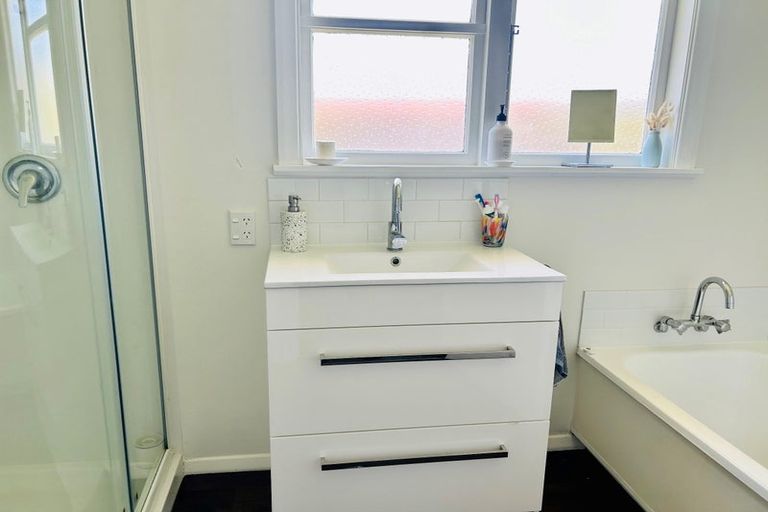 Photo of property in 4 Saint Johns Terrace, Tawa, Wellington, 5028