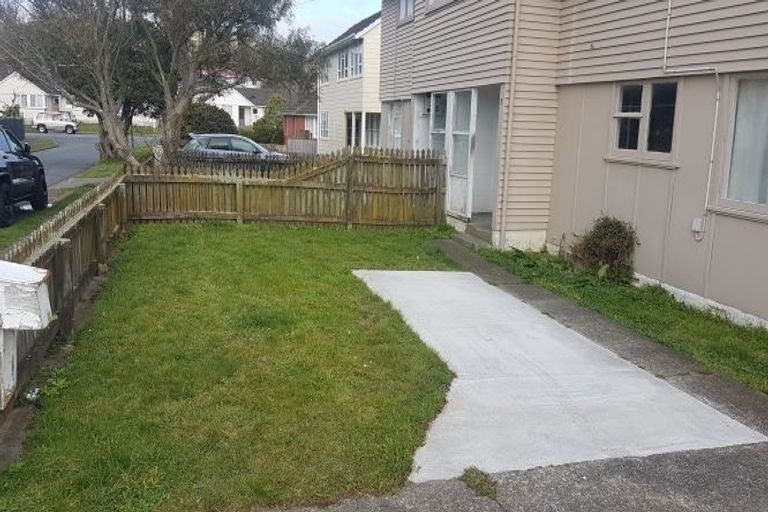 Photo of property in 5-7 Hazard Grove, Cannons Creek, Porirua, 5024