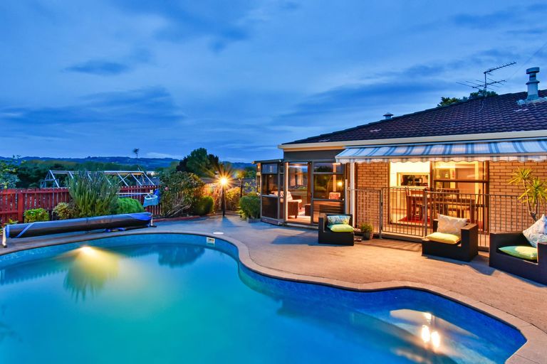 Photo of property in 9 Hazeldene Place, Opaheke, Papakura, 2113