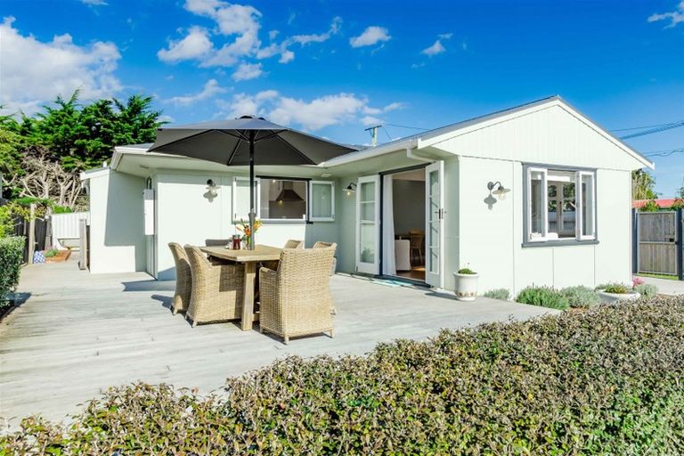 Photo of property in 1 Hemara Street, Waikanae Beach, Waikanae, 5036