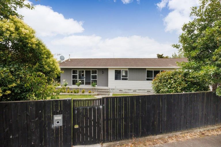Photo of property in 33 Rhodes Drive, Kelvin Grove, Palmerston North, 4414