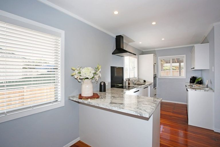 Photo of property in 21 View Road, Papakura, 2110