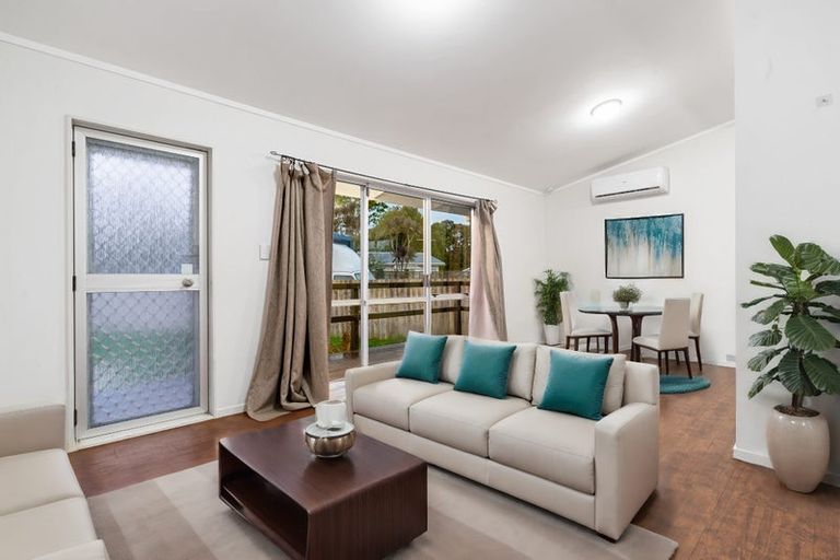 Photo of property in 25 Pukeroa Place, Papakura, 2110