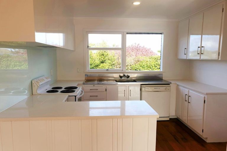 Photo of property in 3/5 Braemar Road, Castor Bay, Auckland, 0620