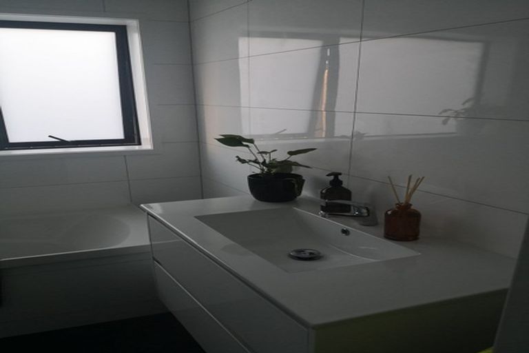 Photo of property in 21c Chippendale Crescent, Birkdale, Auckland, 0626