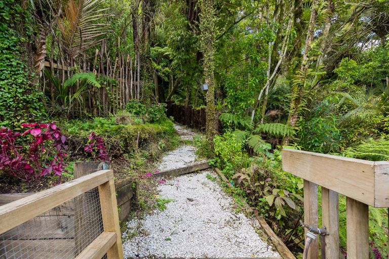 Photo of property in 207c Woodlands Park Road, Titirangi, Auckland, 0604