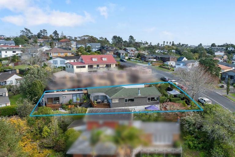 Photo of property in 127 Oaktree Avenue, Browns Bay, Auckland, 0630