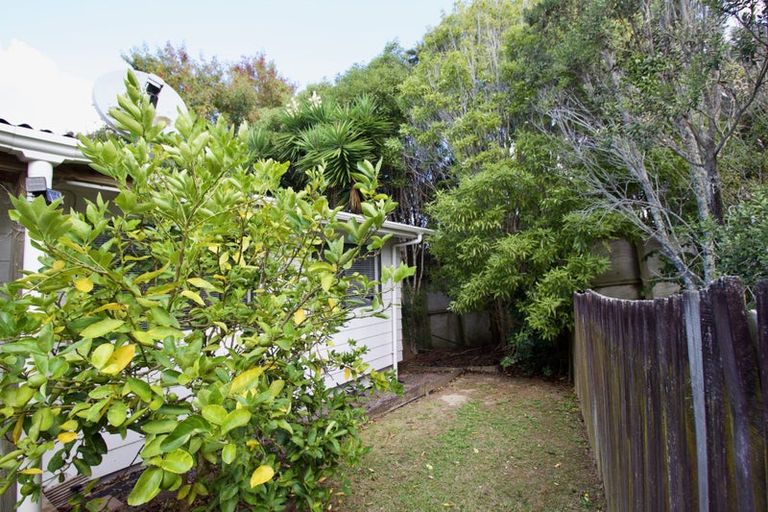 Photo of property in 36 Cockayne Crescent, Sunnynook, Auckland, 0620