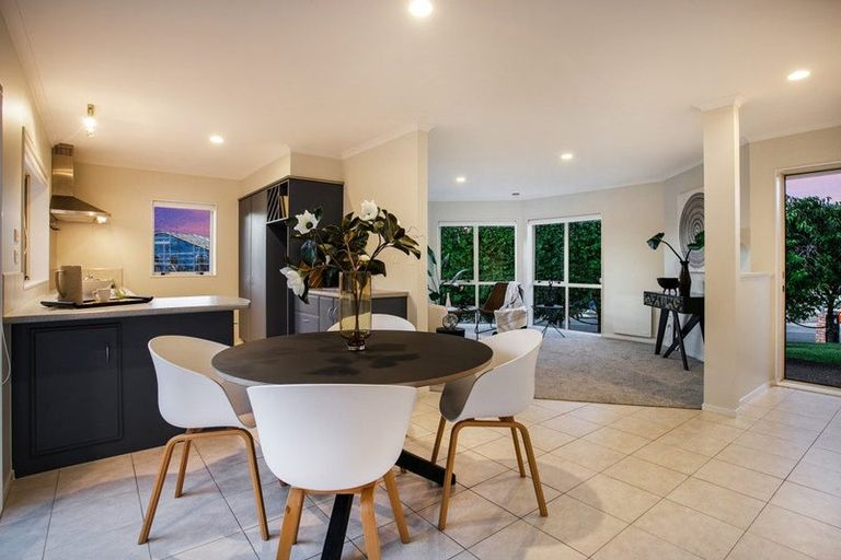 Photo of property in 2a Highland Avenue, Titirangi, Auckland, 0604