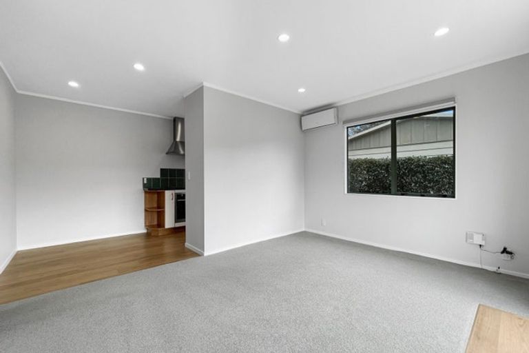 Photo of property in 60 Zefiro Drive, Massey, Auckland, 0614