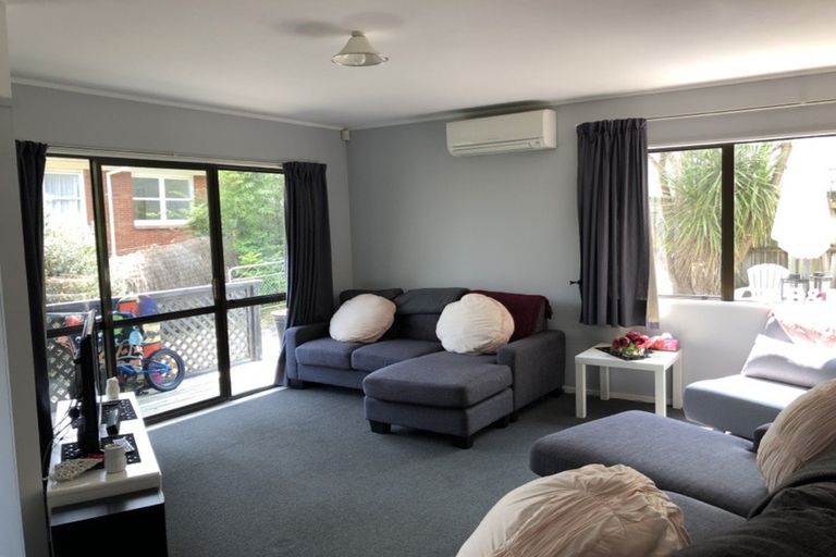 Photo of property in 2/13 Craigbank Avenue, New Lynn, Auckland, 0600