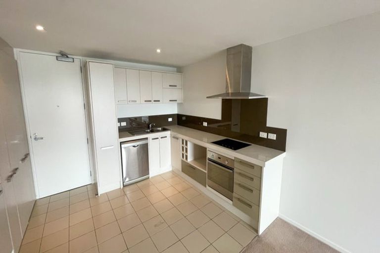 Photo of property in Bella Vista, 2d/84 Gunner Drive, Te Atatu Peninsula, Auckland, 0610