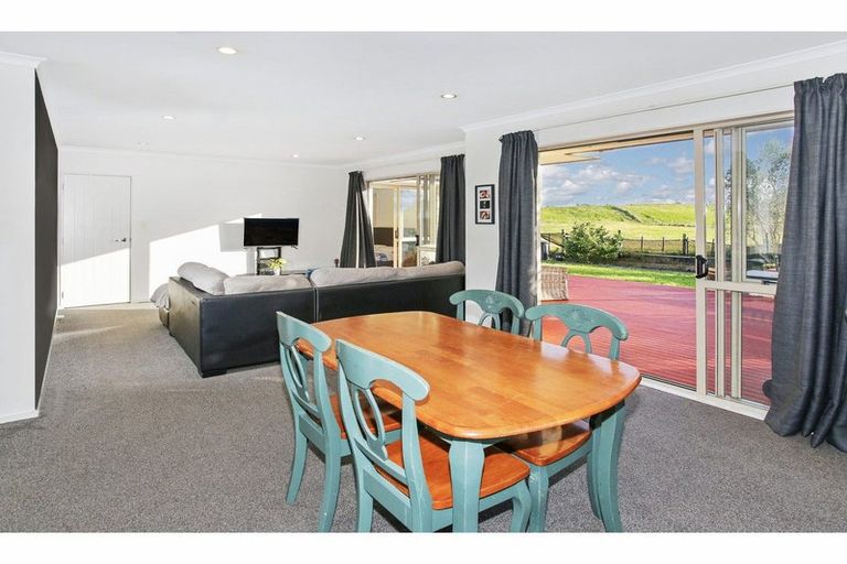 Photo of property in 24 Breaker Grove, Waiuku, 2123