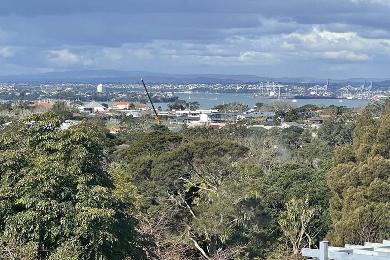 Photo of property in 4/6 City View Terrace, Birkenhead, Auckland, 0626
