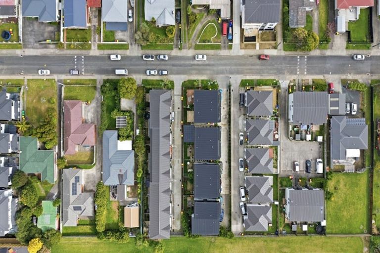 Photo of property in 2/19 Kingdale Road, Henderson, Auckland, 0610
