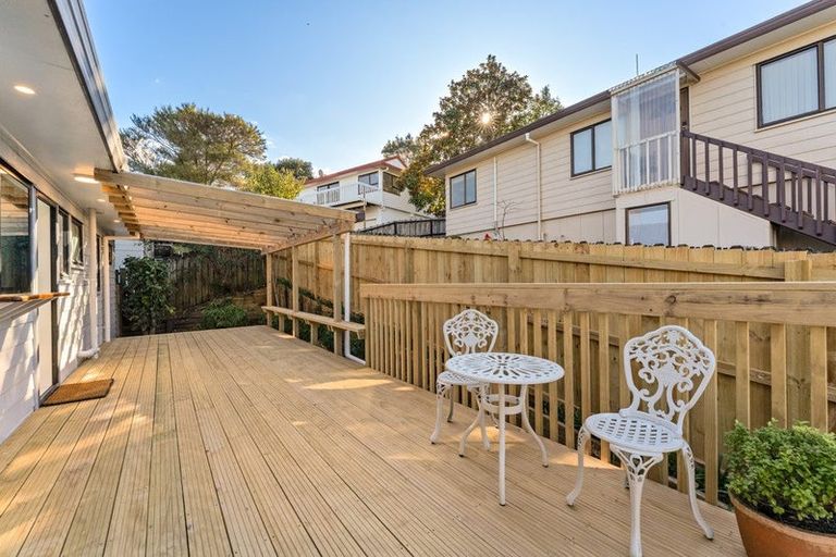 Photo of property in 1/14 Kupari Place, Totara Vale, Auckland, 0629