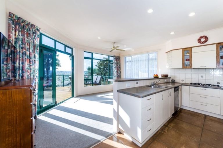 Photo of property in 84 Luckens Road, West Harbour, Auckland, 0618