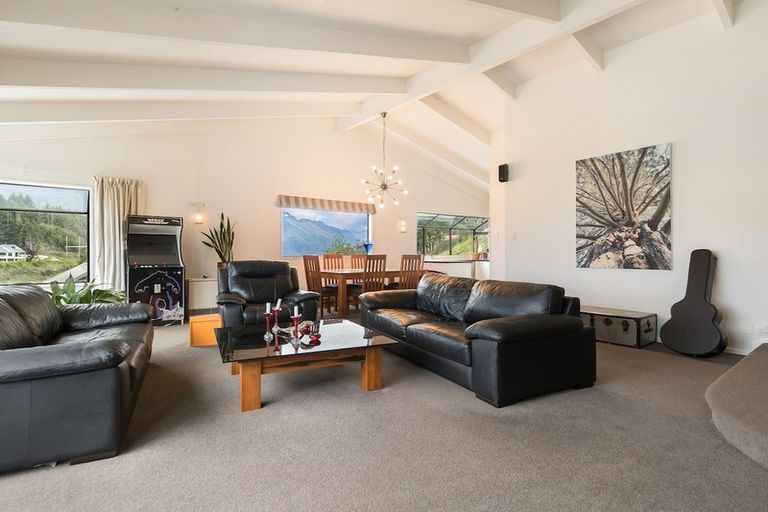 Photo of property in 20 Greenstone Place, Fernhill, Queenstown, 9300